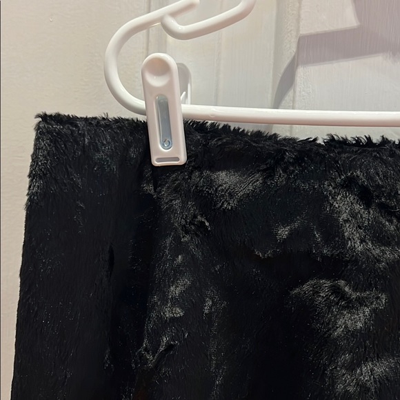 Club Monaco crushed velvet skirt - Picture 4 of 8